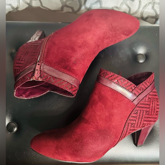 Karen Scott Cahleb Dress Contemporary Style Booties Wine Color 9 M - Picture 5 of 9